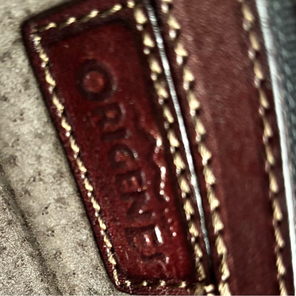 Elegant Floral Embossed Leather Handbag - Picture 8 of 9